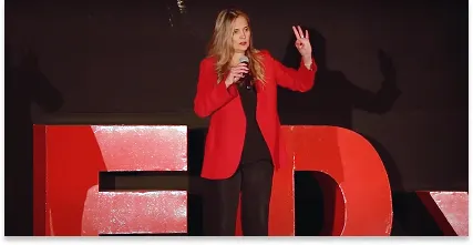 Maribel Dos Santos durante su charla TEDx Toluca